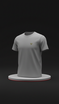Camiseta gris concreto con logo minimalista